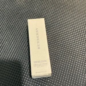 NIB Burberry Fresh Glow Foundation No 64 Mocha